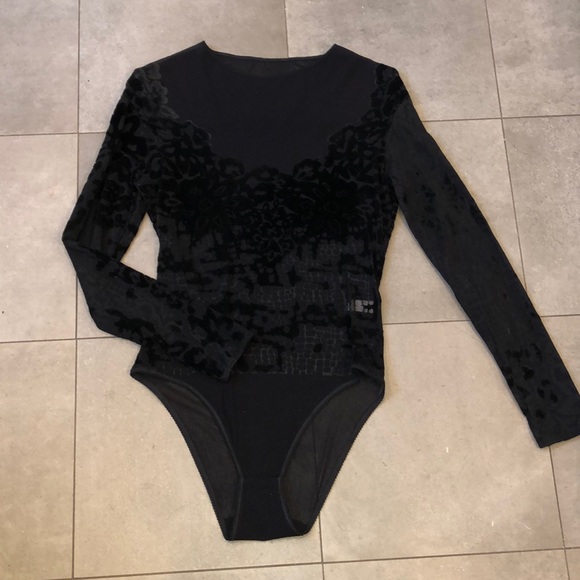Ritmo di Perla One Piece Nylon Bodysuit with Raised Velvety Floral Design - Picture 3 of 16